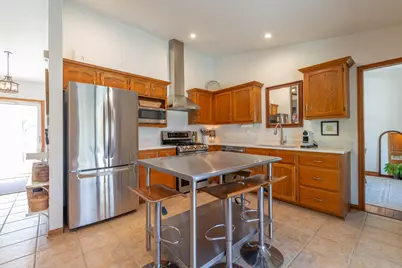 2210 Country Court, Freeport, IL 61032 - Photo 9