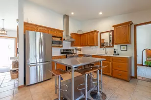 2210 Country Ct, Freeport, IL 61032 - Photo 9