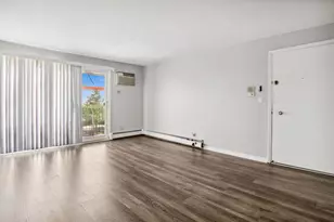 2500 Mark Thomas Ln, Hanover Park, IL 60133 - Photo 5