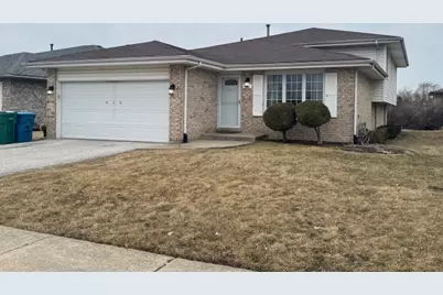 910 E 152nd Place, Phoenix, IL 60426 - Photo 1