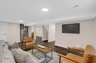 812 S Kilbourn Ave, Chicago, IL 60624 - Photo 17