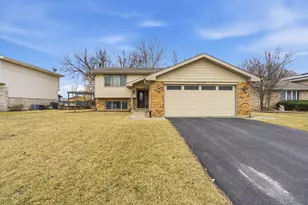 13707 W Carefree Dr, Homer Glen, IL 60491 - Photo 1