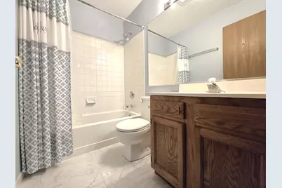 8 E Shag Bark Lane, Streamwood, IL 60107 - Photo 23