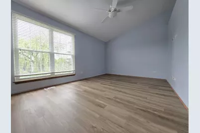 8 E Shag Bark Lane, Streamwood, IL 60107 - Photo 15