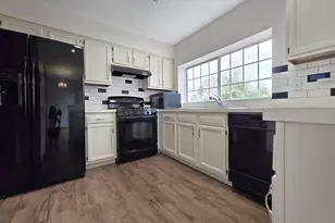 8 E Shag Bark Ln, Streamwood, IL 60107 - Photo 7