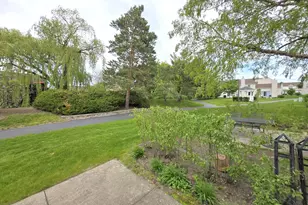 8 E Shag Bark Ln, Streamwood, IL 60107 - Photo 11