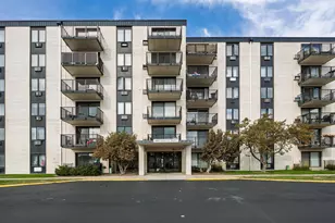 9098 W Terrace Dr, Niles, IL 60714 - Photo 1