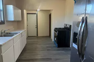 1027 S Chicago Ave, Freeport, IL 61032 - Photo 3