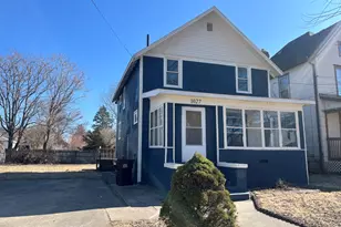 1027 S Chicago Ave, Freeport, IL 61032 - Photo 1