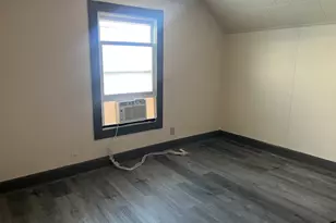 1027 S Chicago Ave, Freeport, IL 61032 - Photo 9