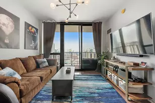 210 S Desplaines St, Chicago, IL 60661 - Photo 9