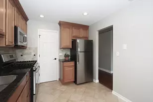 677 Cumberland Trail, Roselle, IL 60172 - Photo 9