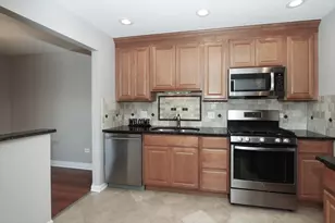 677 Cumberland Trail, Roselle, IL 60172 - Photo 5
