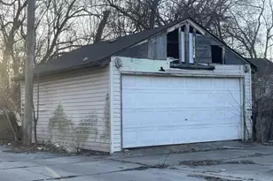 302 E 134th St, Chicago, IL 60827 - Photo 5