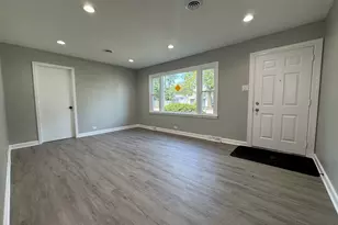 5735 W 80th St, Burbank, IL 60459 - Photo 3