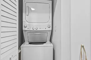 1450 W Barry Ave, Chicago, IL 60657 - Photo 13