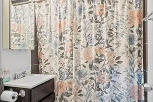 1450 W Barry Ave, Chicago, IL 60657 - Photo 11