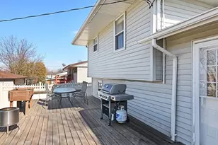 7854 Deerfield Ave, Woodridge, IL 60517 - Photo 17