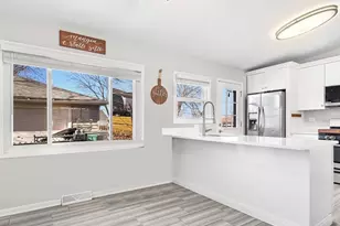 7854 Deerfield Ave, Woodridge, IL 60517 - Photo 7