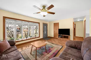 678 Middlebury Ln, Elk Grove Village, IL 60007 - Photo 3