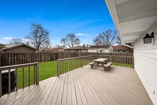 678 Middlebury Ln, Elk Grove Village, IL 60007 - Photo 21