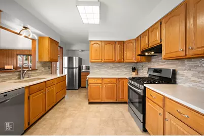 678 Middlebury Lane, Elk Grove Village, IL 60007 - Photo 5