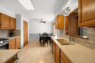 678 Middlebury Ln, Elk Grove Village, IL 60007 - Photo 7