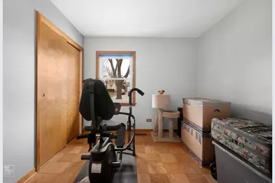 678 Middlebury Lane, Elk Grove Village, IL 60007 - Photo 13