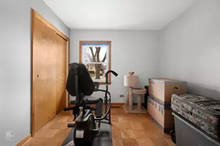 678 Middlebury Ln, Elk Grove Village, IL 60007 - Photo 13