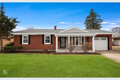 678 Middlebury Lane, Elk Grove Village, IL 60007 - Photo 1