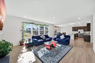 3803 Ivy Ln, Elgin, IL 60124 - Photo 9