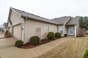 16 Grape Vine Ln, Bloomington, IL 61704 - Photo 3