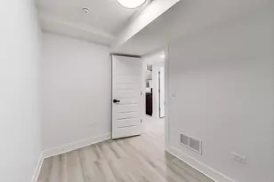 1437 W Oakdale Ave, Chicago, IL 60657 - Photo 13