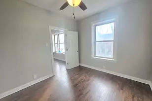 2316 W Byron St, Chicago, IL 60618 - Photo 5