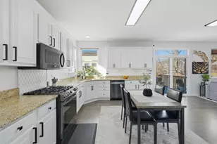 748 N Overlook Trail, Round Lake, IL 60073 - Photo 13