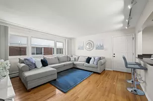 10121 Hartford Ct, Schiller Park, IL 60176 - Photo 7