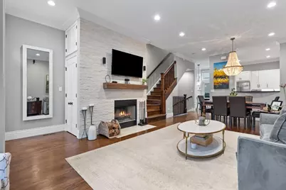 207 E 13th Street, Chicago, IL 60605 - Photo 3