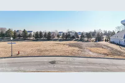 1718 Ellsworth Drive, Sycamore, IL 60178 - Photo 9