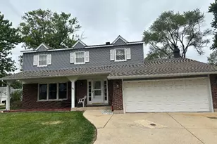 22 University Dr, Buffalo Grove, IL 60089 - Photo 1