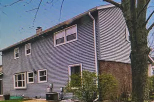 22 University Dr, Buffalo Grove, IL 60089 - Photo 3