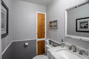 648 Dauphine Ct, Elk Grove Village, IL 60007 - Photo 21