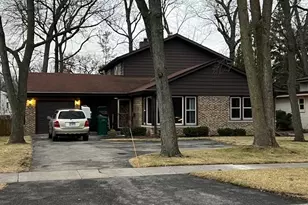 1631 Dundee Rd, Northbrook, IL 60062 - Photo 1