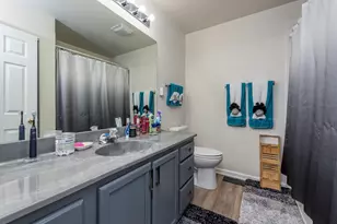 2020 Dawn Ln, Zion, IL 60099 - Photo 17