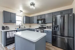 2020 Dawn Ln, Zion, IL 60099 - Photo 9