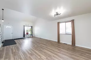 2020 Dawn Ln, Zion, IL 60099 - Photo 7