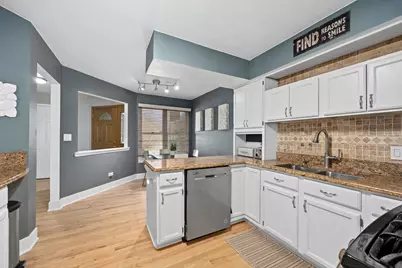 907 Thornwood Court #2, Saint Charles, IL 60174 - Photo 11