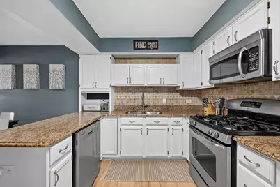 907 Thornwood Court #2, Saint Charles, IL 60174 - Photo 3