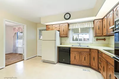 951 Lonsdale Road, Elk Grove Village, IL 60007 - Photo 5
