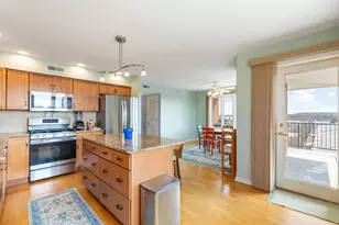 351 Town Pl Cir, Buffalo Grove, IL 60089 - Photo 3