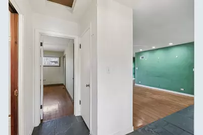 6890 N Loron Avenue, Chicago, IL 60646 - Photo 17